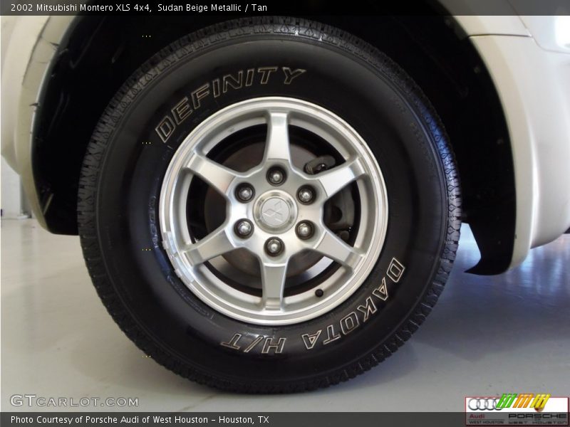 Sudan Beige Metallic / Tan 2002 Mitsubishi Montero XLS 4x4