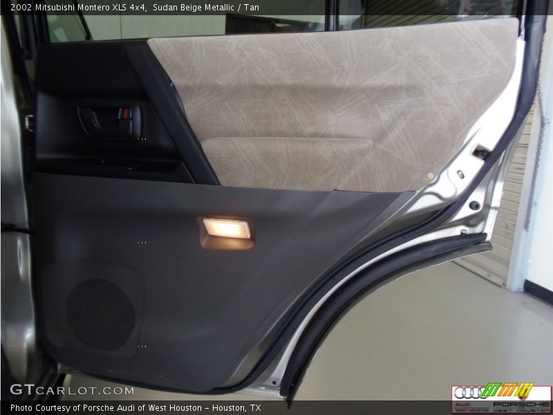 Sudan Beige Metallic / Tan 2002 Mitsubishi Montero XLS 4x4