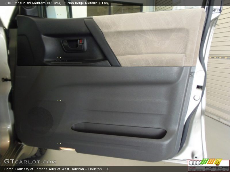 Sudan Beige Metallic / Tan 2002 Mitsubishi Montero XLS 4x4