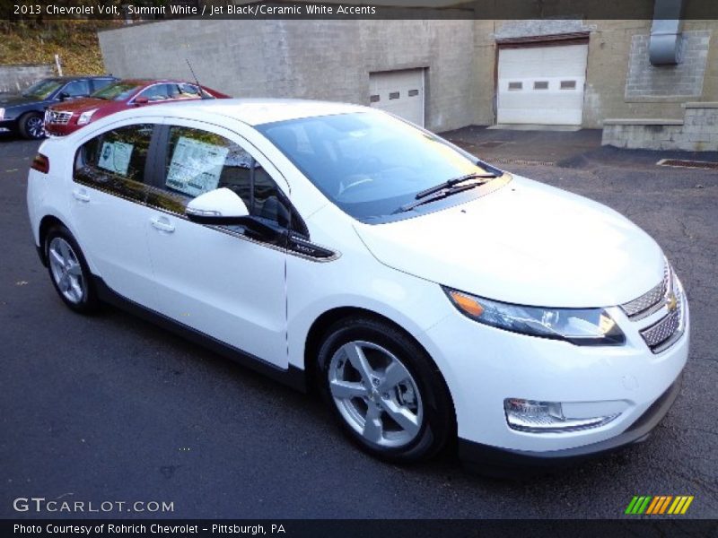 Front 3/4 View of 2013 Volt 