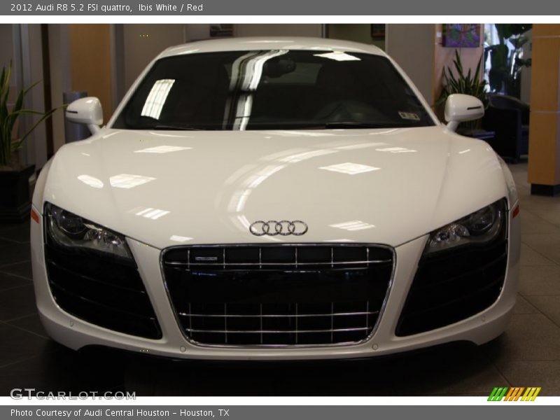 Ibis White / Red 2012 Audi R8 5.2 FSI quattro