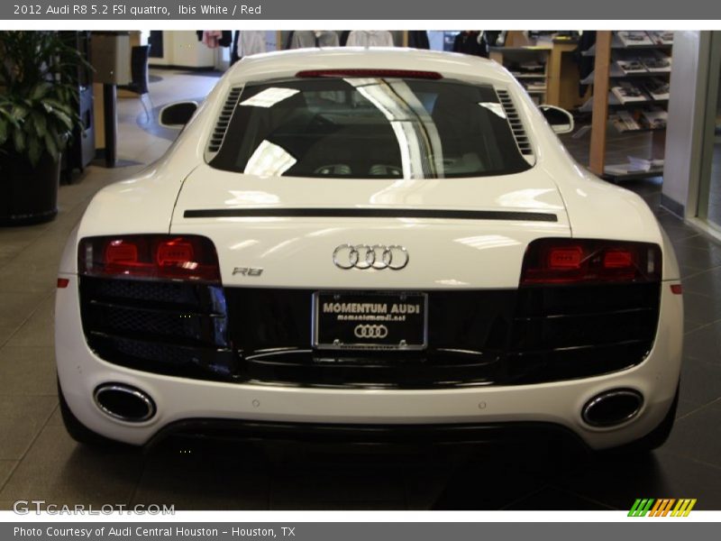 Ibis White / Red 2012 Audi R8 5.2 FSI quattro