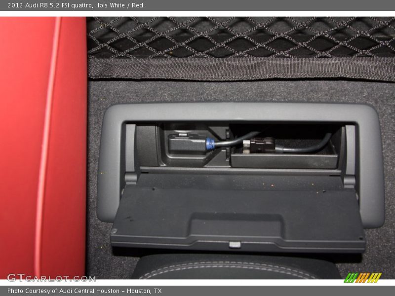 Ibis White / Red 2012 Audi R8 5.2 FSI quattro