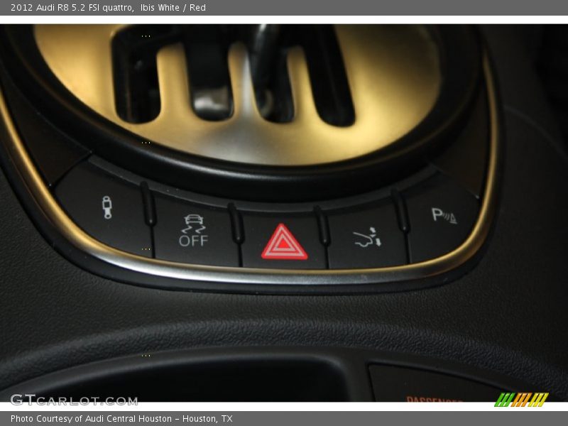 Ibis White / Red 2012 Audi R8 5.2 FSI quattro