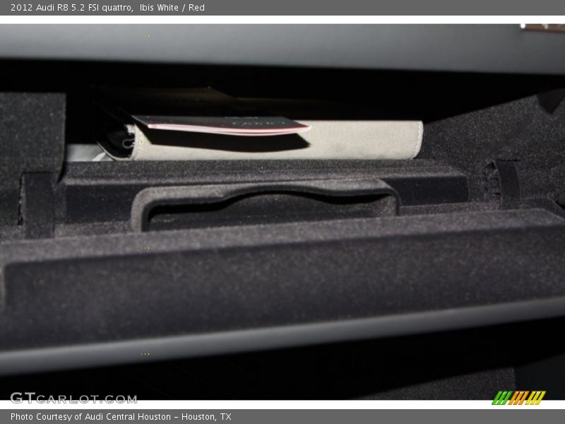 Ibis White / Red 2012 Audi R8 5.2 FSI quattro