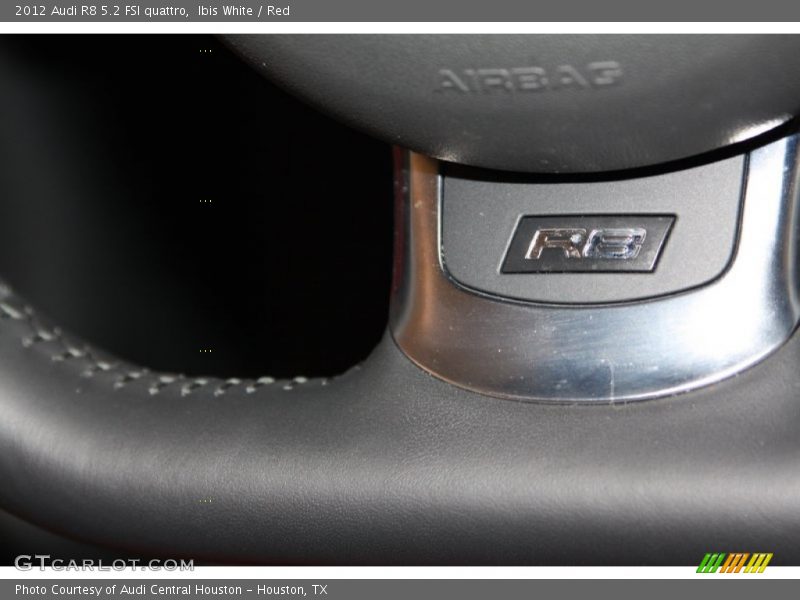 Ibis White / Red 2012 Audi R8 5.2 FSI quattro