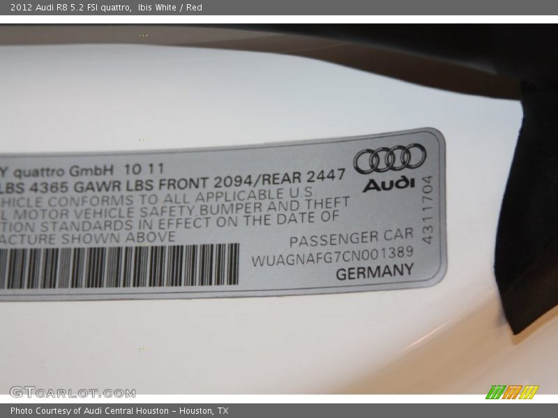 Ibis White / Red 2012 Audi R8 5.2 FSI quattro