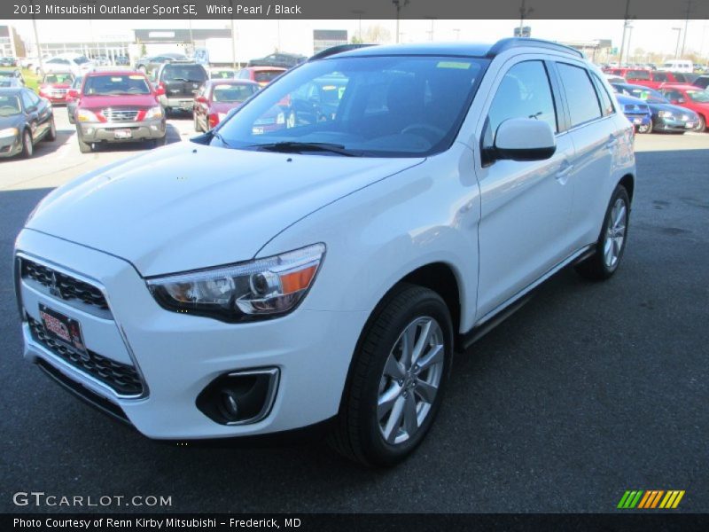 White Pearl / Black 2013 Mitsubishi Outlander Sport SE