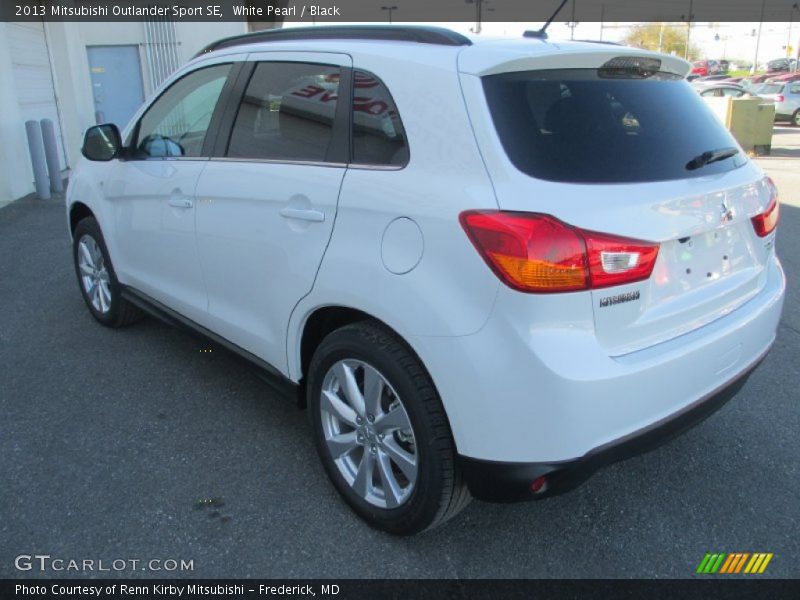White Pearl / Black 2013 Mitsubishi Outlander Sport SE