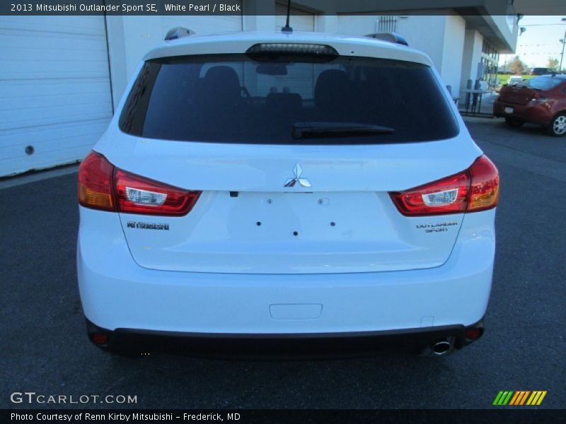 White Pearl / Black 2013 Mitsubishi Outlander Sport SE