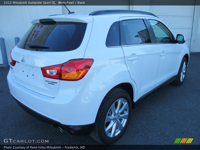 White Pearl / Black 2013 Mitsubishi Outlander Sport SE
