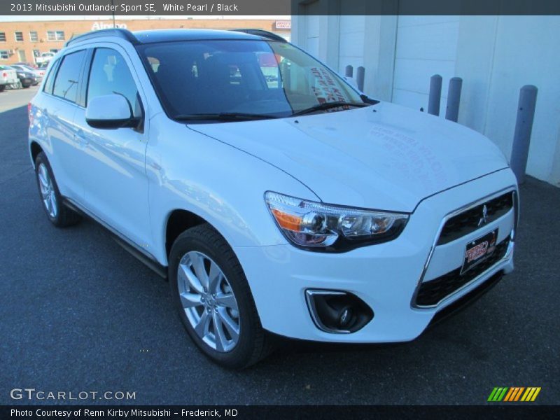 White Pearl / Black 2013 Mitsubishi Outlander Sport SE