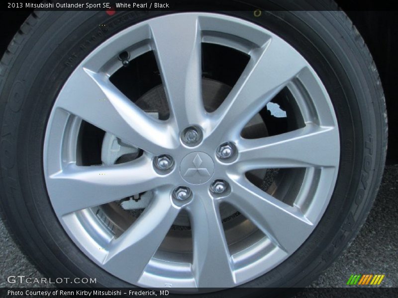 White Pearl / Black 2013 Mitsubishi Outlander Sport SE