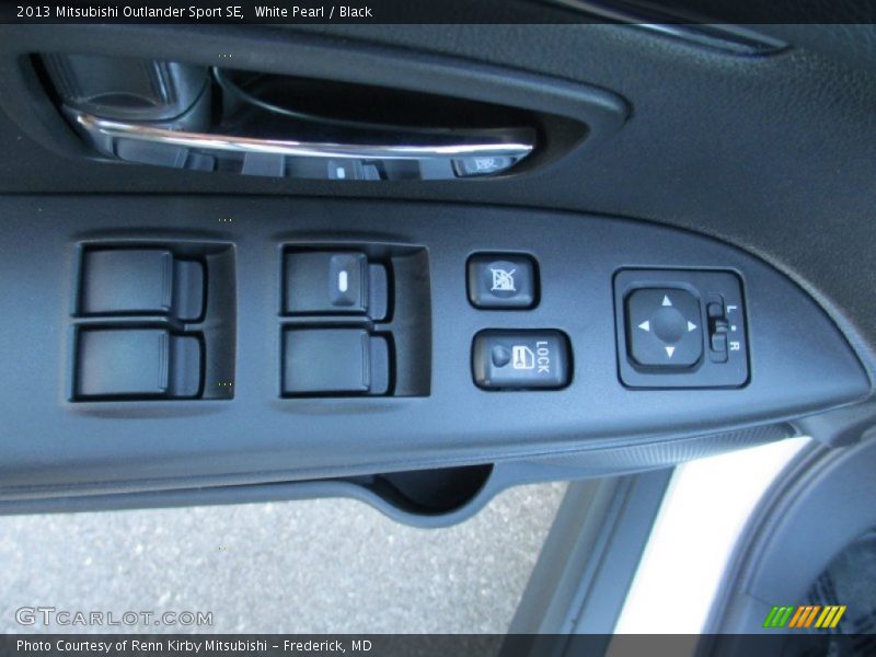 White Pearl / Black 2013 Mitsubishi Outlander Sport SE