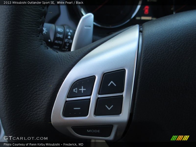 White Pearl / Black 2013 Mitsubishi Outlander Sport SE