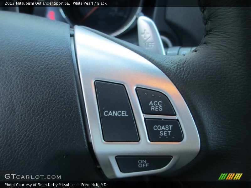 White Pearl / Black 2013 Mitsubishi Outlander Sport SE