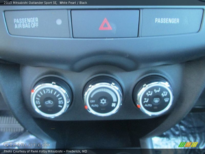 White Pearl / Black 2013 Mitsubishi Outlander Sport SE