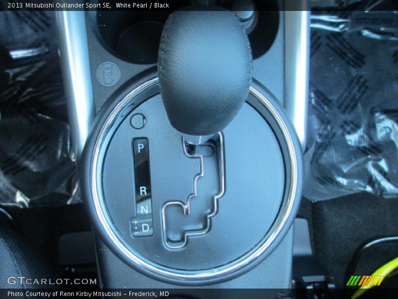 White Pearl / Black 2013 Mitsubishi Outlander Sport SE