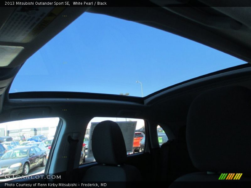 White Pearl / Black 2013 Mitsubishi Outlander Sport SE