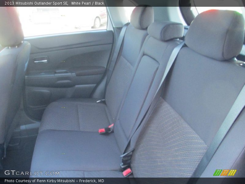 White Pearl / Black 2013 Mitsubishi Outlander Sport SE