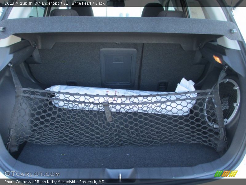 White Pearl / Black 2013 Mitsubishi Outlander Sport SE