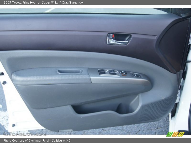 Super White / Gray/Burgundy 2005 Toyota Prius Hybrid