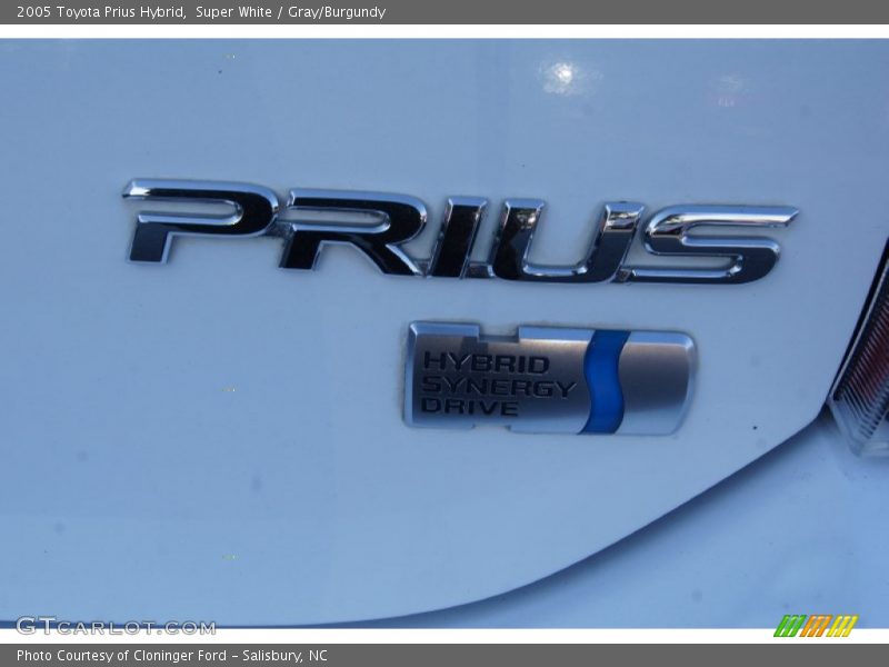 Super White / Gray/Burgundy 2005 Toyota Prius Hybrid