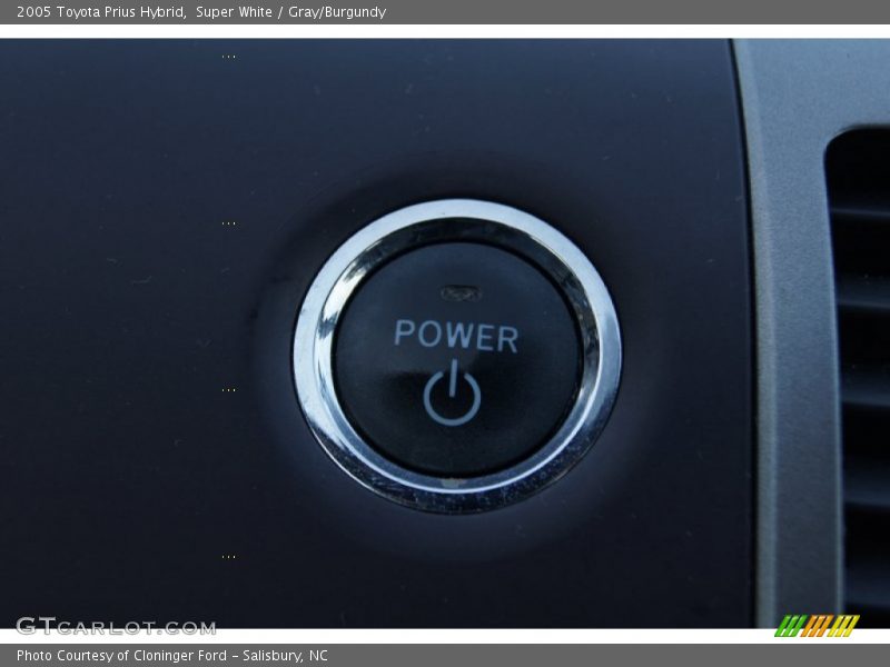 Super White / Gray/Burgundy 2005 Toyota Prius Hybrid