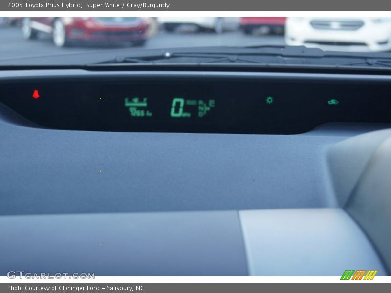 Super White / Gray/Burgundy 2005 Toyota Prius Hybrid