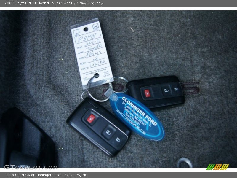 Super White / Gray/Burgundy 2005 Toyota Prius Hybrid