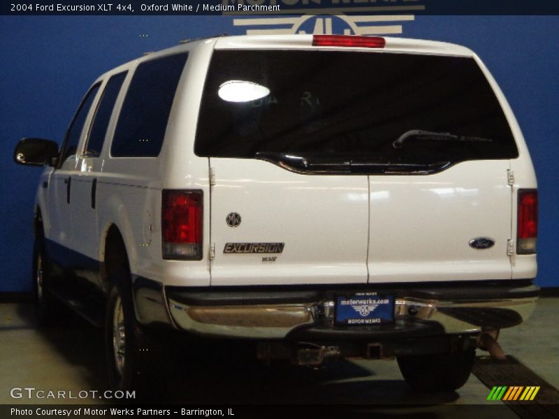Oxford White / Medium Parchment 2004 Ford Excursion XLT 4x4