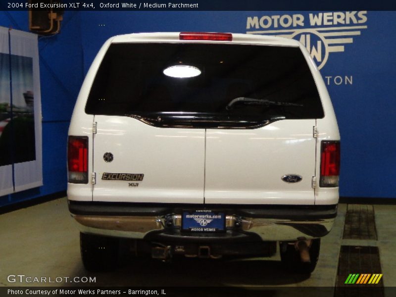 Oxford White / Medium Parchment 2004 Ford Excursion XLT 4x4