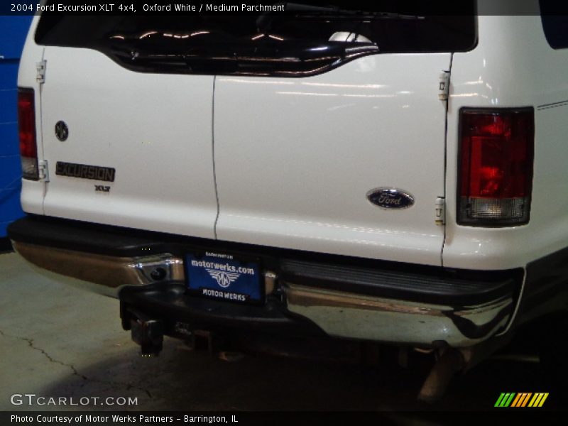 Oxford White / Medium Parchment 2004 Ford Excursion XLT 4x4