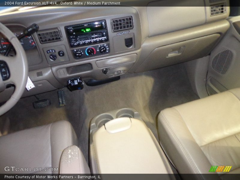 Oxford White / Medium Parchment 2004 Ford Excursion XLT 4x4