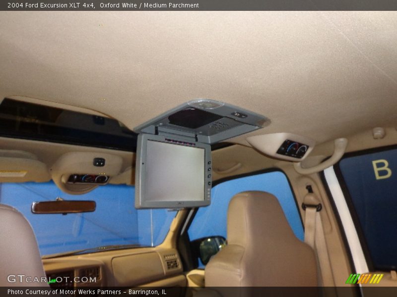 Oxford White / Medium Parchment 2004 Ford Excursion XLT 4x4