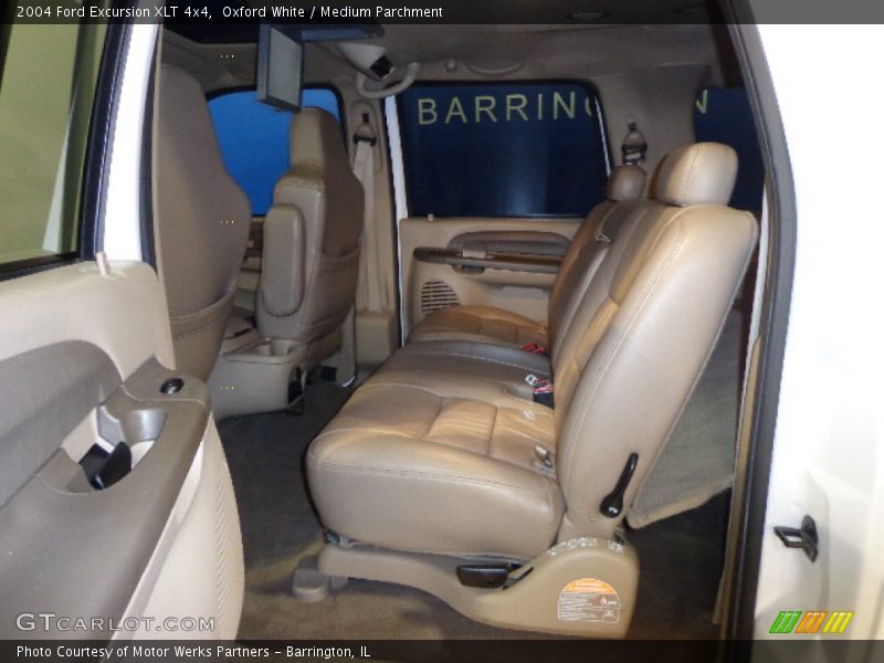 Oxford White / Medium Parchment 2004 Ford Excursion XLT 4x4