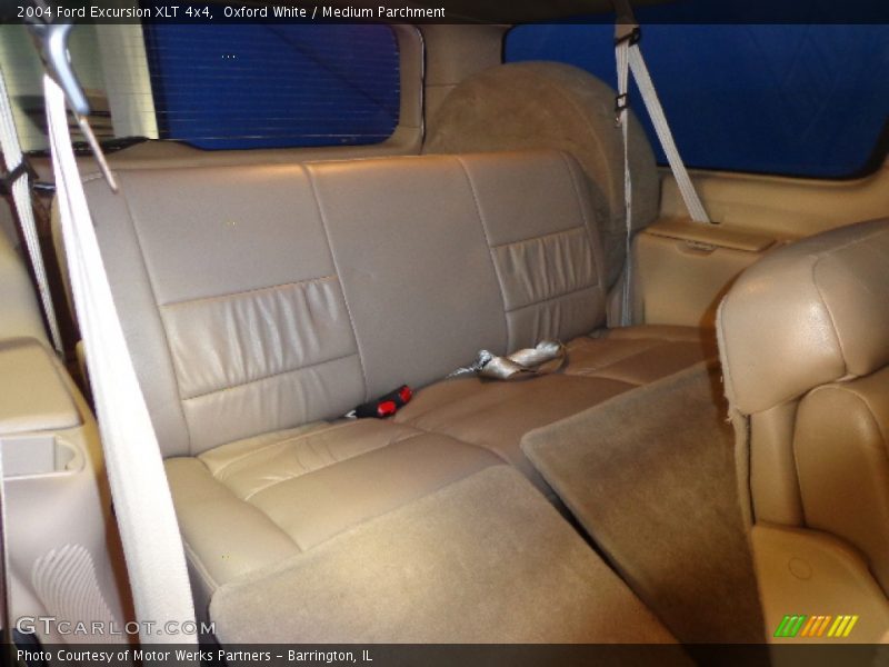 Oxford White / Medium Parchment 2004 Ford Excursion XLT 4x4