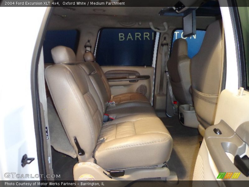 Oxford White / Medium Parchment 2004 Ford Excursion XLT 4x4