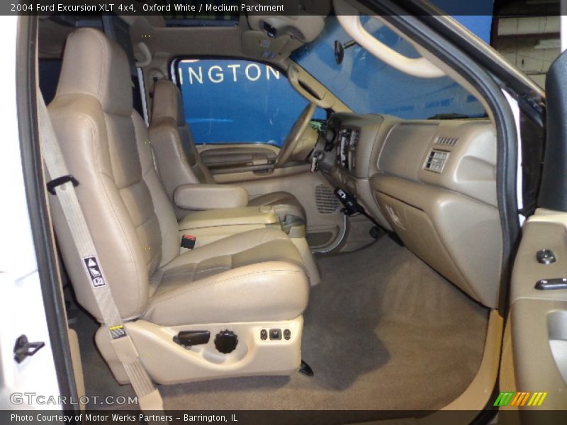 Oxford White / Medium Parchment 2004 Ford Excursion XLT 4x4