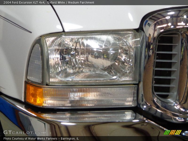 Oxford White / Medium Parchment 2004 Ford Excursion XLT 4x4