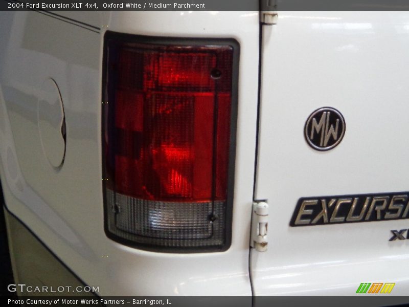 Oxford White / Medium Parchment 2004 Ford Excursion XLT 4x4