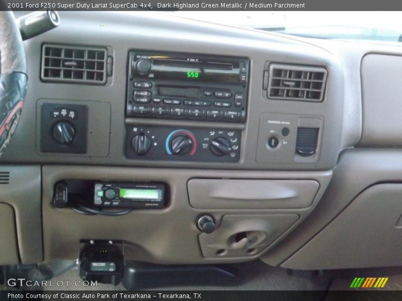 Dark Highland Green Metallic / Medium Parchment 2001 Ford F250 Super Duty Lariat SuperCab 4x4