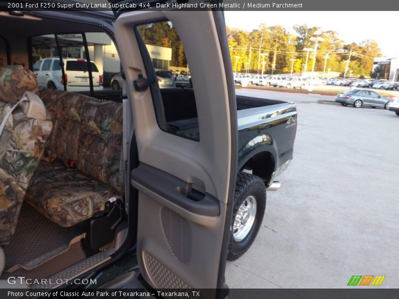 Dark Highland Green Metallic / Medium Parchment 2001 Ford F250 Super Duty Lariat SuperCab 4x4