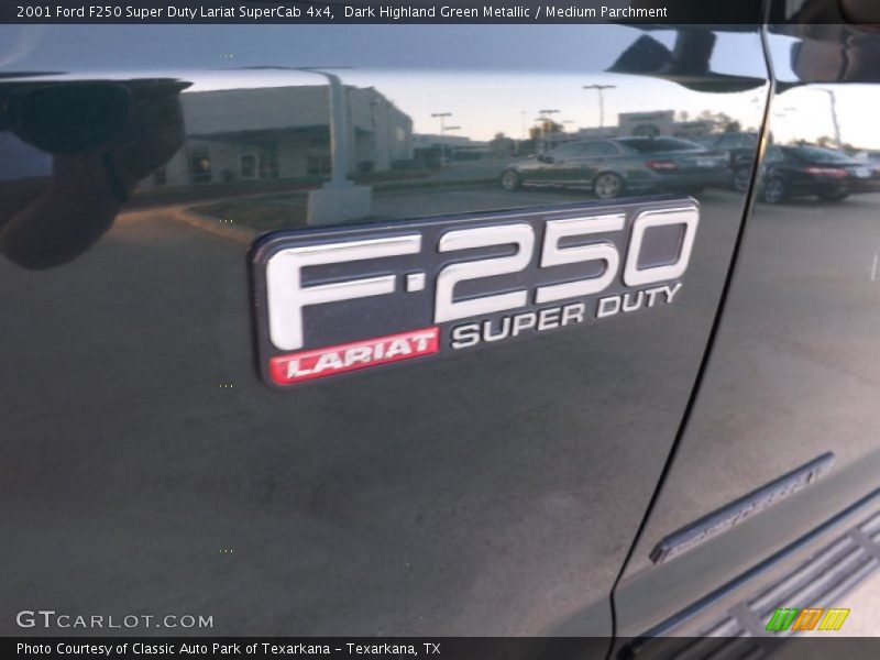 Dark Highland Green Metallic / Medium Parchment 2001 Ford F250 Super Duty Lariat SuperCab 4x4