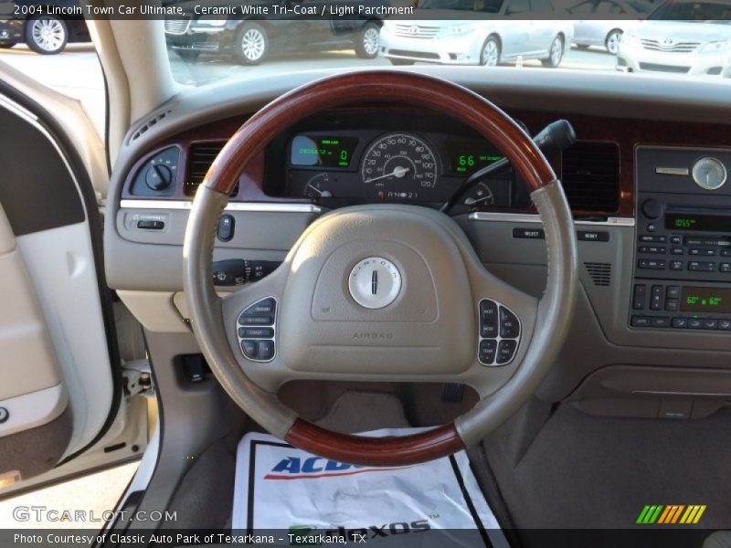 Ceramic White Tri-Coat / Light Parchment 2004 Lincoln Town Car Ultimate