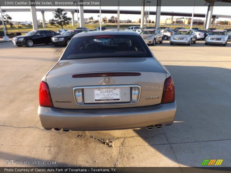 Bronzemist / Neutral Shale 2000 Cadillac DeVille Sedan