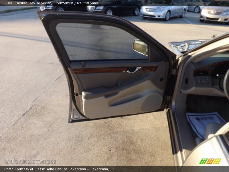 Bronzemist / Neutral Shale 2000 Cadillac DeVille Sedan