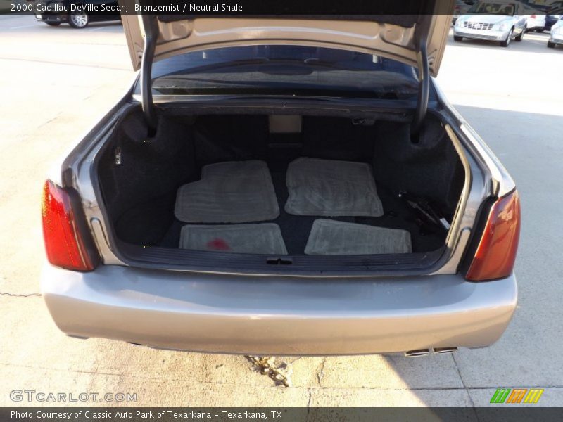 Bronzemist / Neutral Shale 2000 Cadillac DeVille Sedan