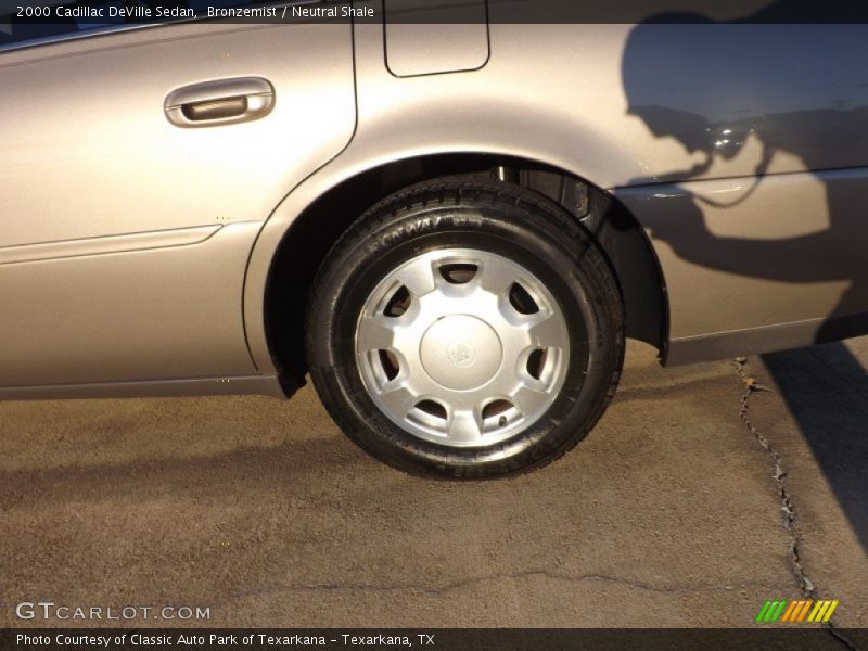 Bronzemist / Neutral Shale 2000 Cadillac DeVille Sedan