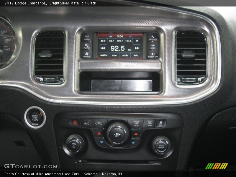 Bright Silver Metallic / Black 2012 Dodge Charger SE